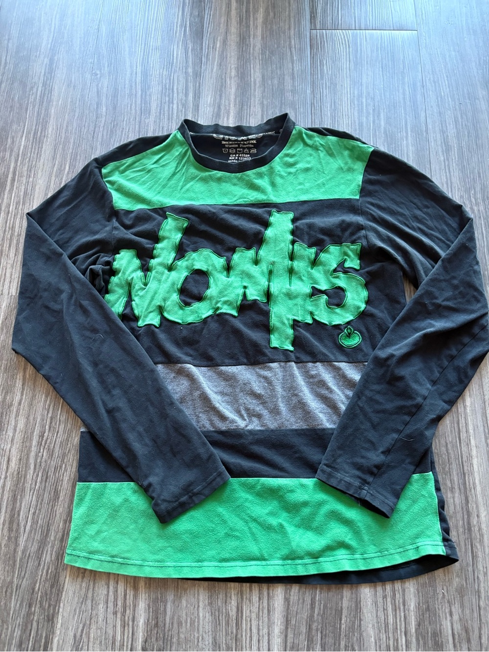 Vintage snowboard Men's Long-Sleeve Graphic Crewneck Shirt - Green/Black